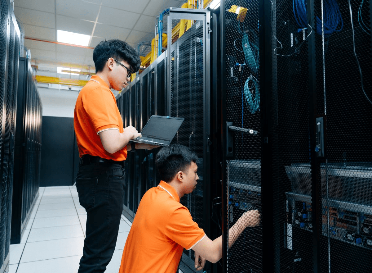 Cận cảnh hàng nghìn siêu chip NVIDIA tại nhà máy AI đầu tiên của FPT tại Việt Nam
