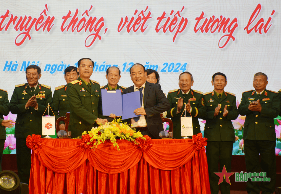 Gặp mặt giao lưu “Phát huy truyền thống, viết tiếp tương lai”