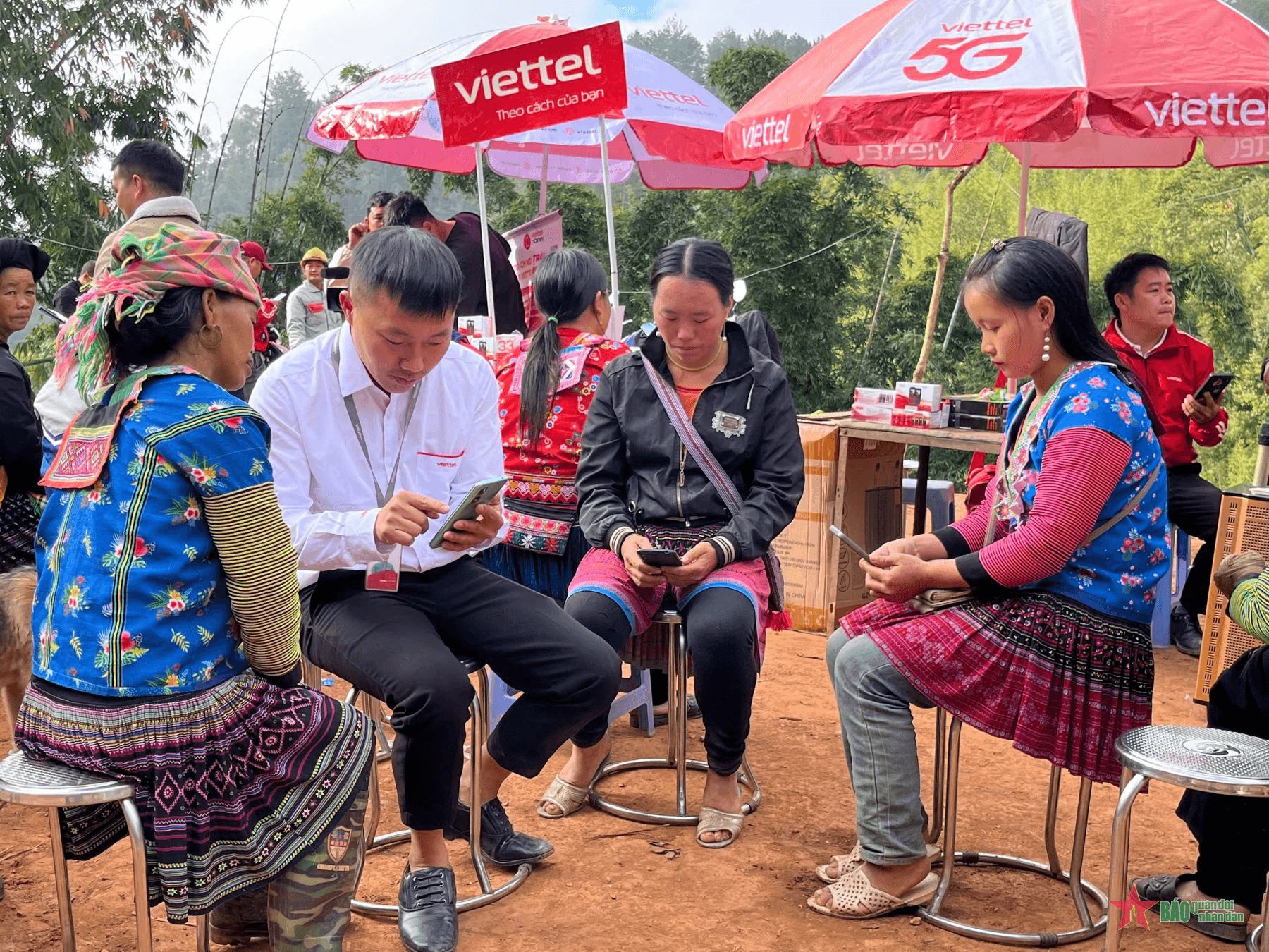 Viettel: “Cõng sóng” lên bản