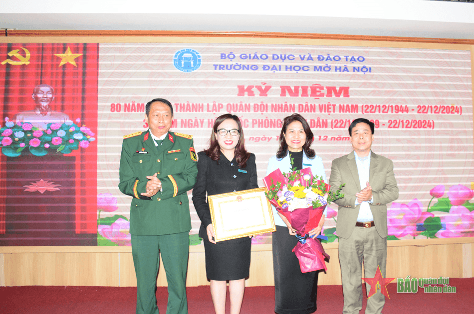 Trường Đại học Mở Hà Nội hoàn thành xuất sắc nhiệm vụ quân sự, quốc phòng năm 2024