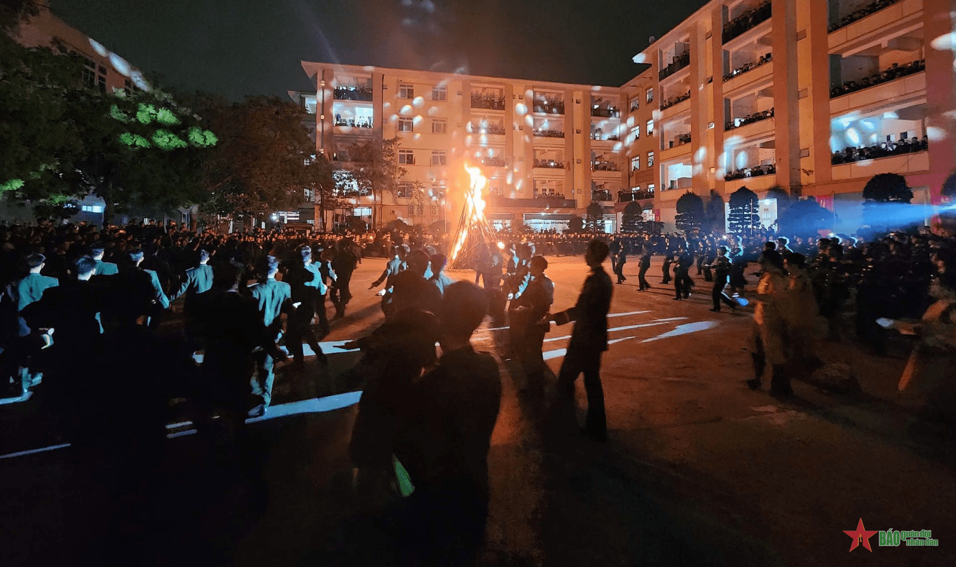 Học viện Quân y: Sôi nổi dạ hội thanh niên "Sắt son một niềm tin"