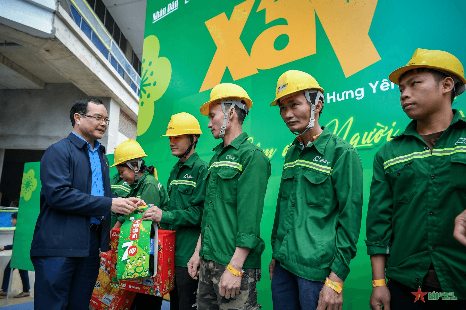 “Xây Tết 2025” trao tặng hàng nghìn phần quà tới công nhân tại Hưng Yên