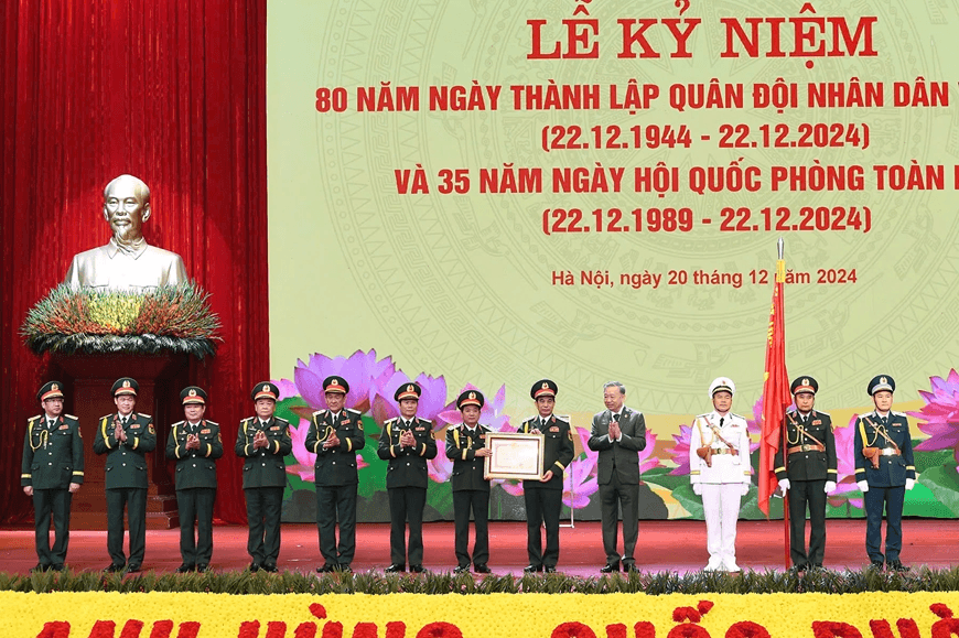 Bản tin thời sự tổng hợp tuần: Tổ chức trọng thể Lễ kỷ niệm 80 năm Ngày thành lập Quân đội nhân dân Việt Nam và 35 năm Ngày hội Quốc phòng toàn dân