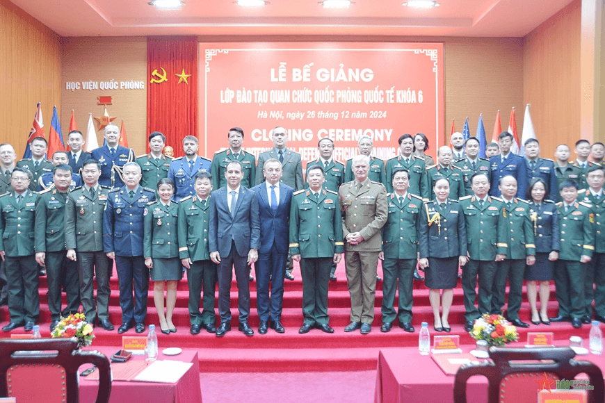Học viện Quốc phòng bế giảng lớp đào tạo quan chức quốc phòng quốc tế