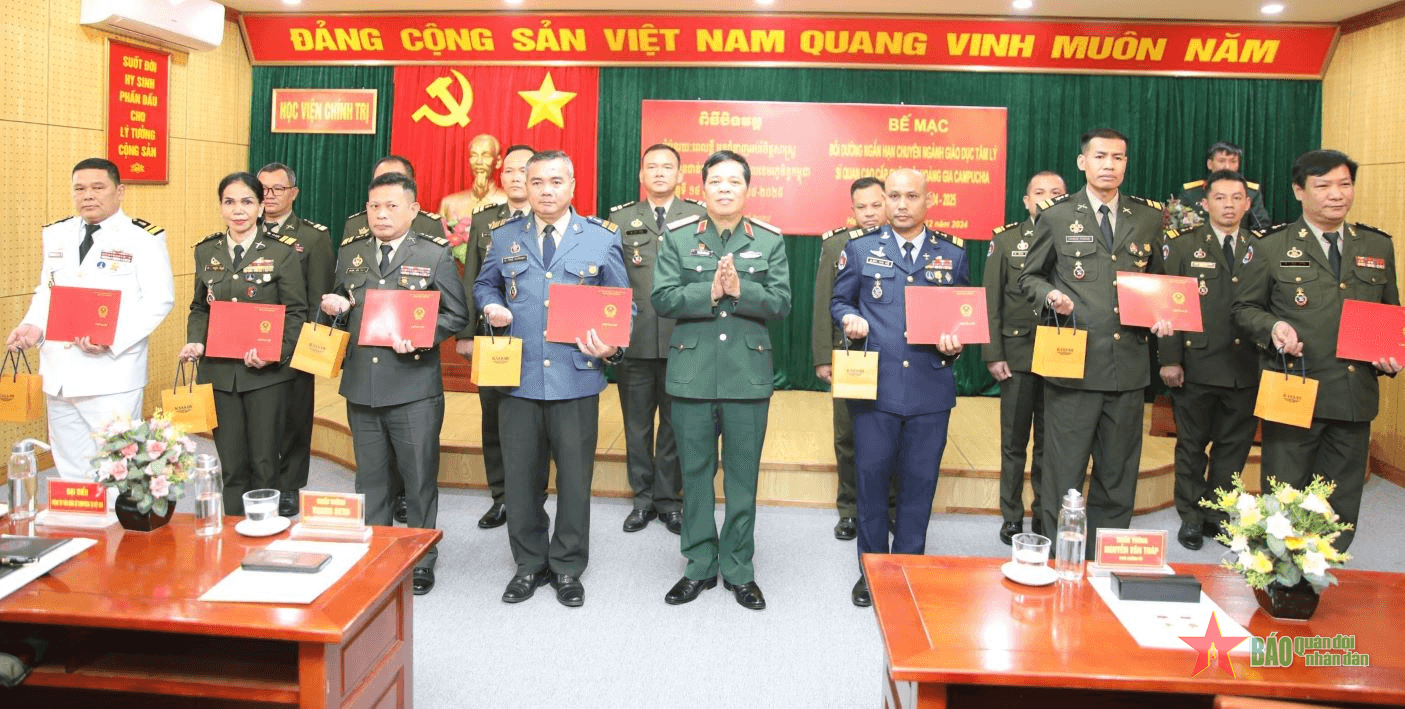 Bế mạc lớp bồi dưỡng ngắn hạn chuyên ngành Giáo dục tâm lý sĩ quan cao cấp Quân đội Hoàng gia Campuchia