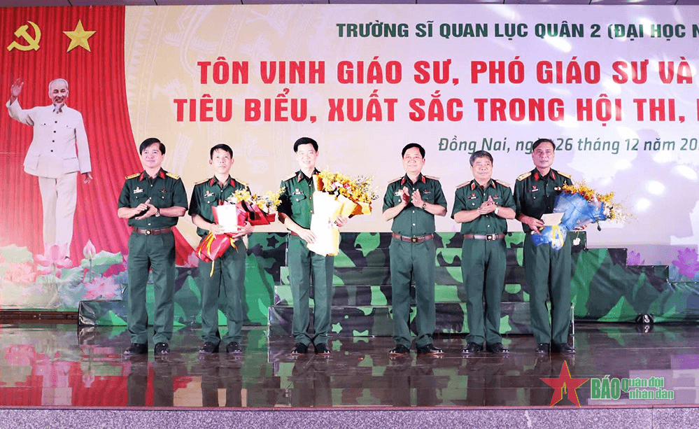 Trường Sĩ quan Lục quân 2 tôn vinh các tập thể, cá nhân tiêu biểu