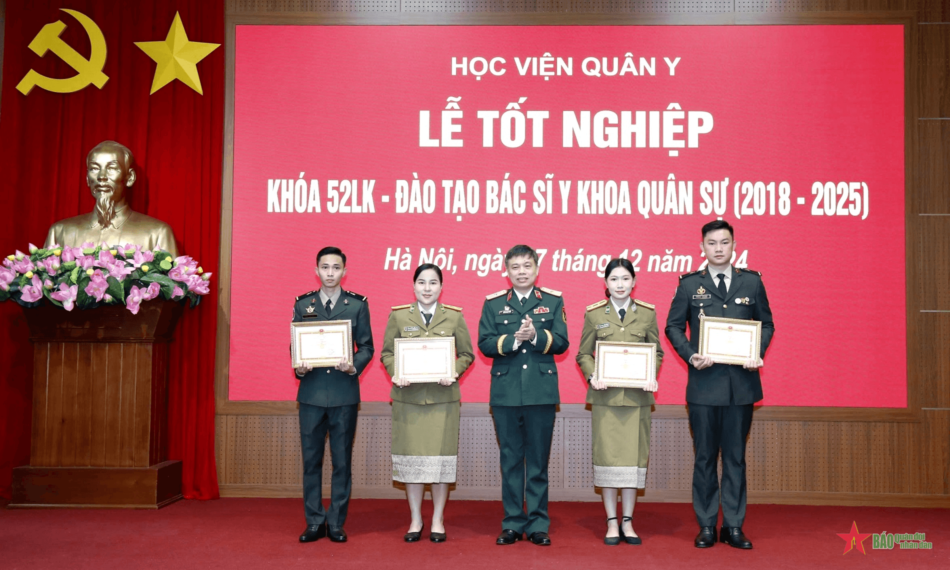 Học viện Quân y tổ chức Lễ tốt nghiệp cho học viên Lào và Campuchia