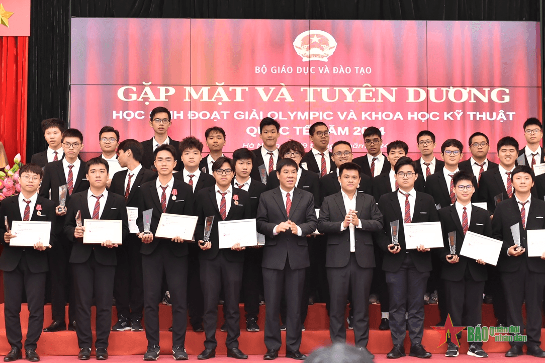 Bộ Giáo dục và Đào tạo tuyên dương học sinh đoạt giải quốc tế