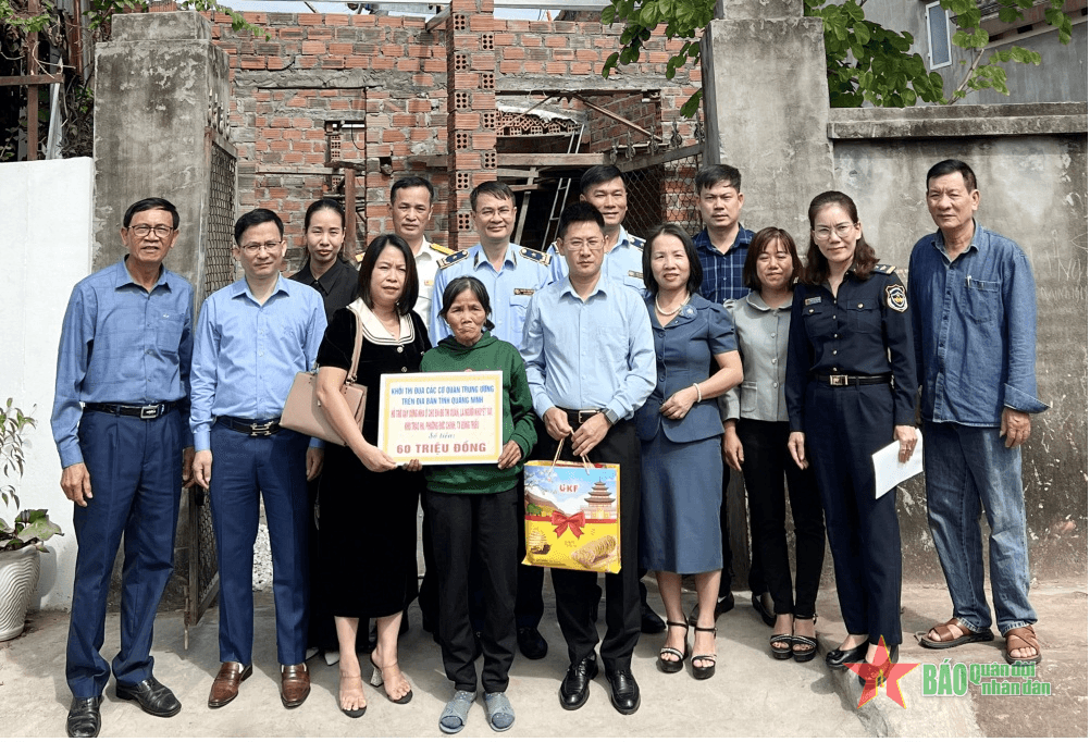 Mang đến cho nhân dân một cái Tết đầm ấm, nghĩa tình
