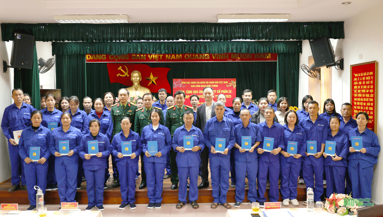 Ban Công đoàn Quốc phòng trao quà Tết nguyên đán Ất Tỵ tặng đoàn viên công đoàn Công ty Cổ phần 22