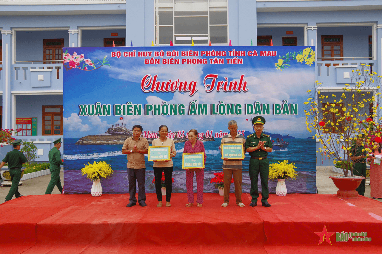 Bộ đội Biên phòng tỉnh Cà Mau: Mang mùa Xuân đến sớm với người dân