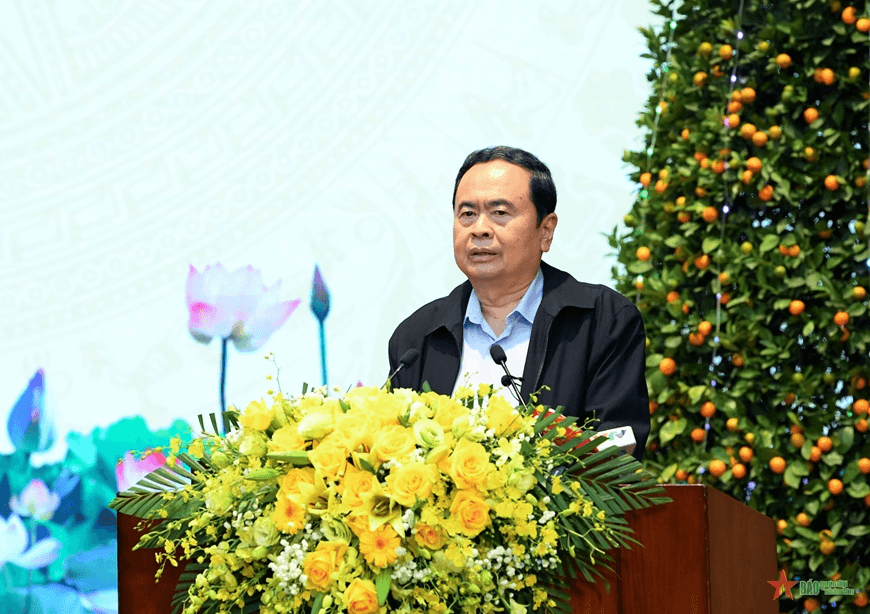 Chủ tịch Quốc hội Trần Thanh Mẫn thăm, tặng quà nhân dân và lực lượng vũ trang tỉnh Yên Bái