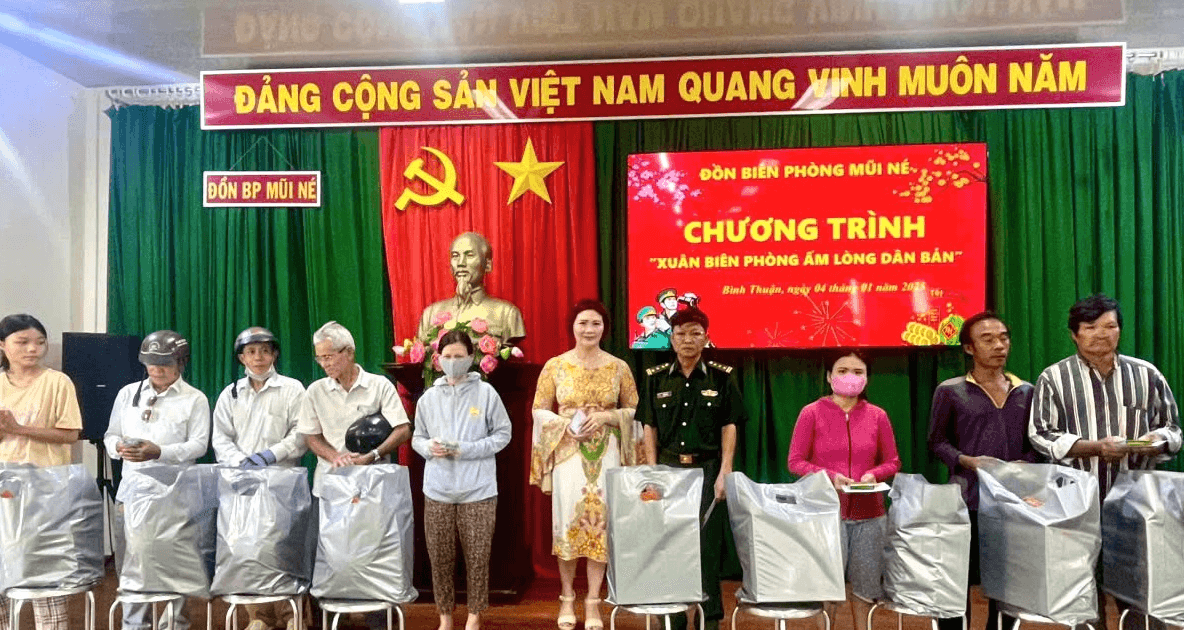 Các đơn vị tổ chức chương trình “Xuân Biên phòng ấm lòng dân bản”