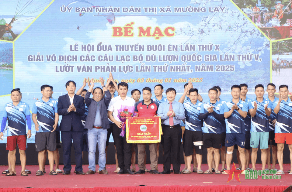 Điện Biên: Bế mạc giải đua thuyền đuôi én