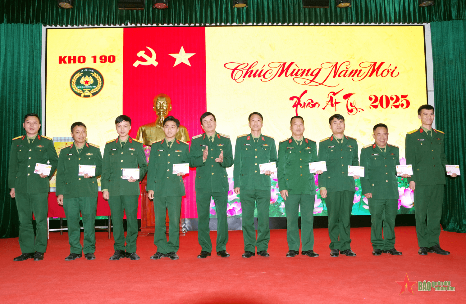Trung tướng Đỗ Văn Thiện thăm, chúc Tết Kho 190, Cục Xăng dầu, Tổng cục Hậu cần