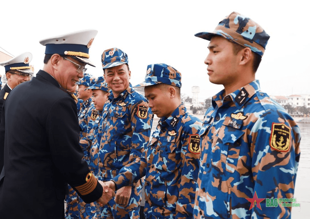 Các tàu của Vùng 3 Hải quân rời bến làm nhiệm vụ trực trên biển trong dịp Tết Nguyên đán 2025
