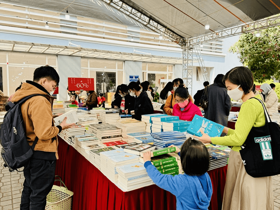 Hấp dẫn các chương trình sách đón Tết