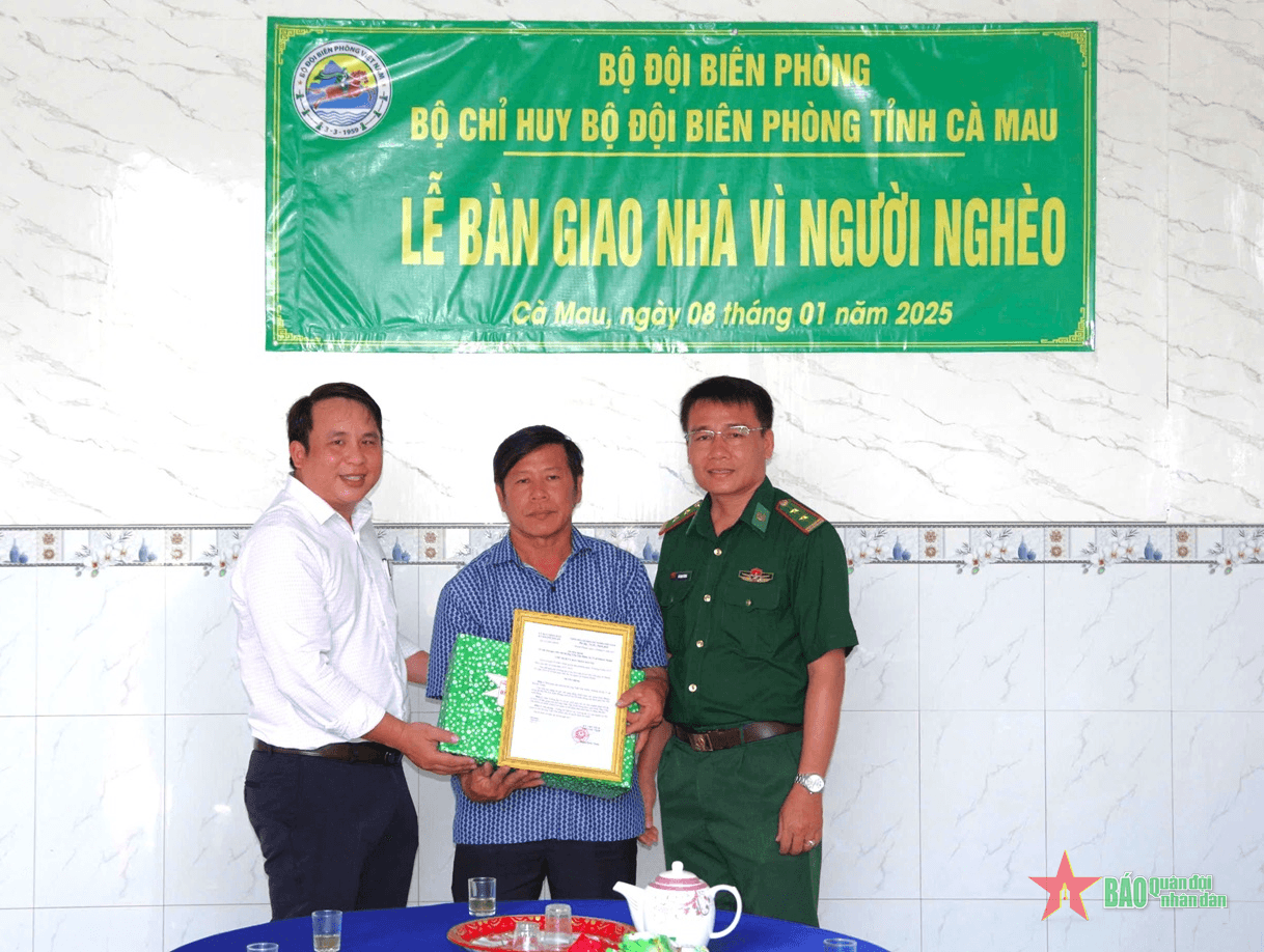 Bộ đội Biên phòng tỉnh Cà Mau bàn giao “Nhà vì người nghèo”