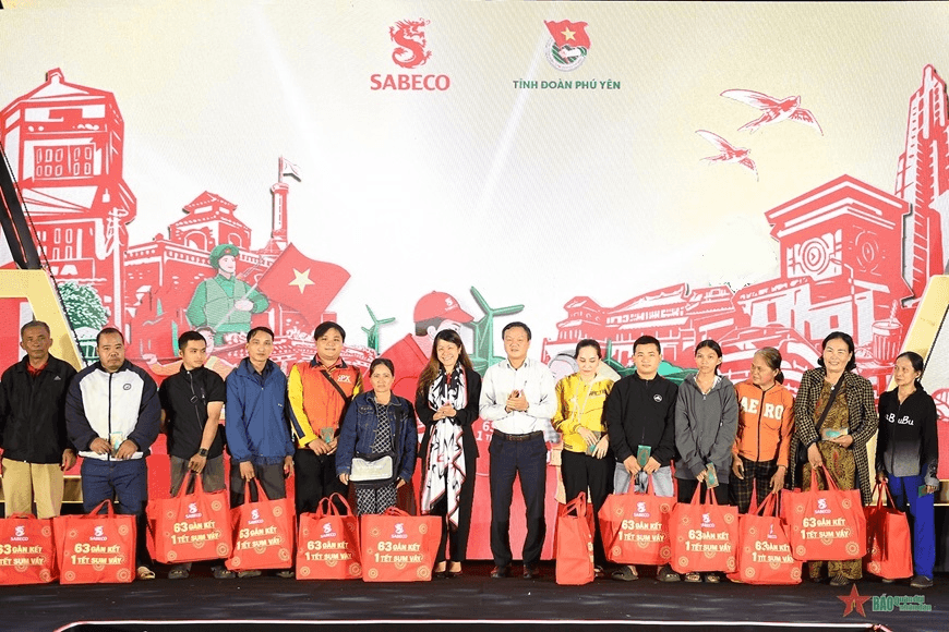 Sẻ chia cùng chương trình “63 gắn kết - 1 Tết sum vầy”