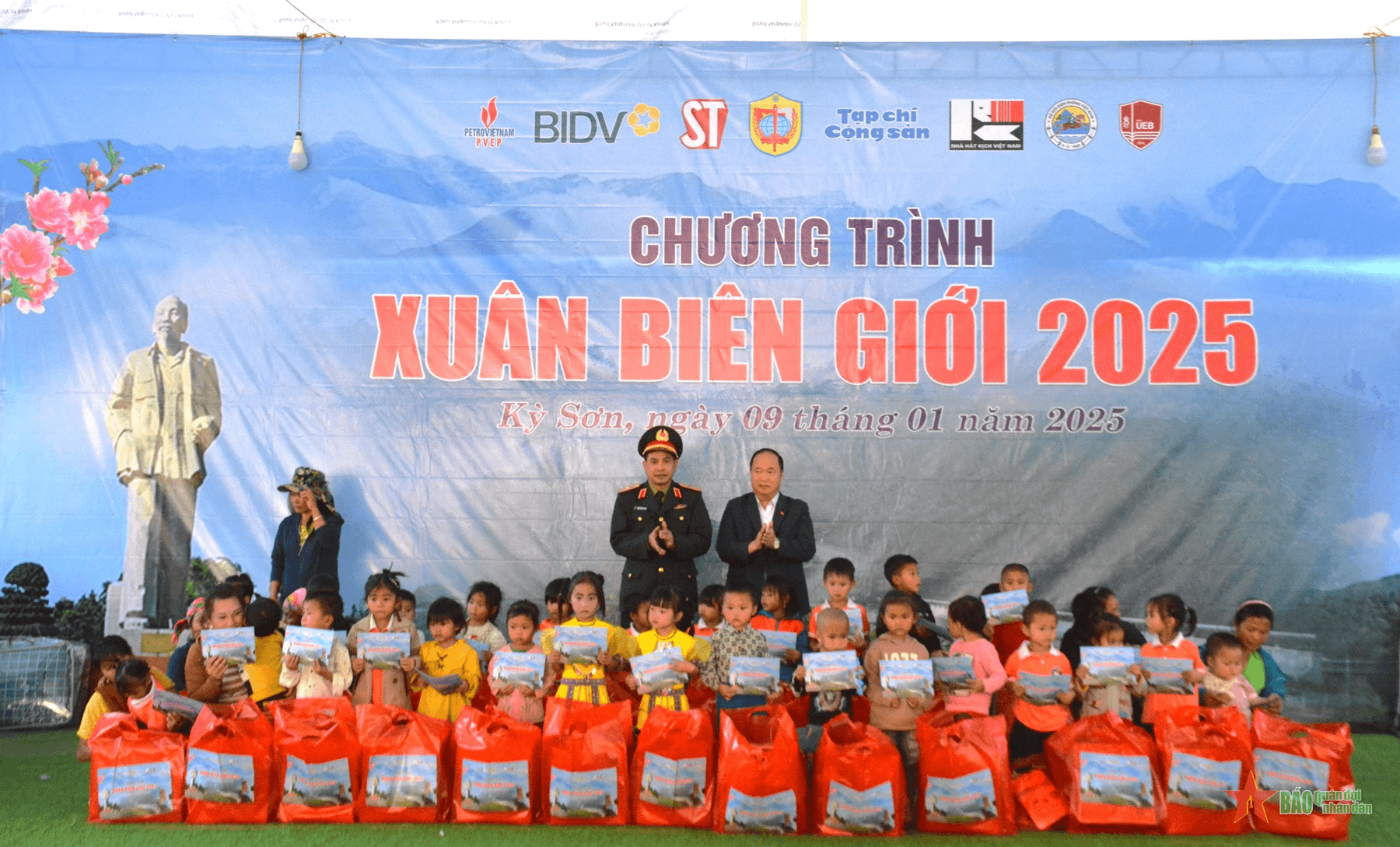“Xuân biên giới” - Ấm tình quân dân