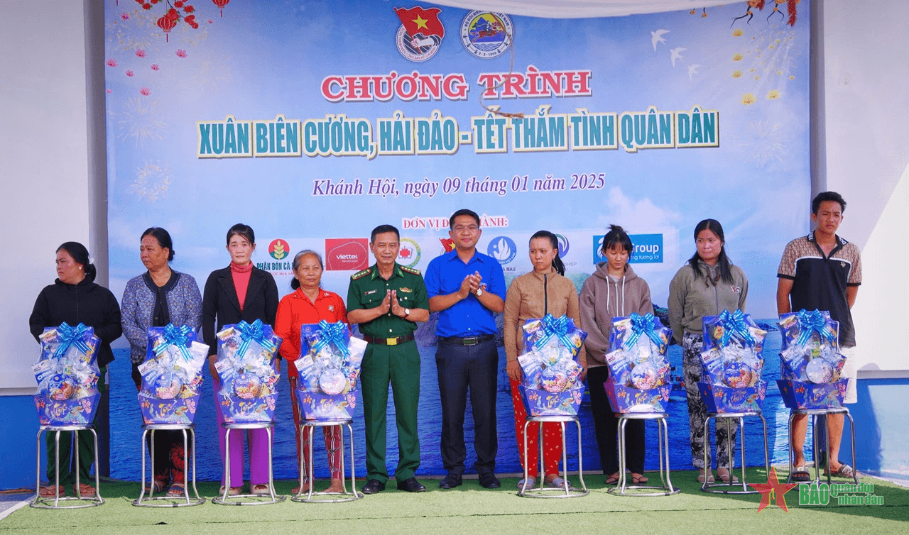 Mang niềm vui Tết cho nhân dân khu vực biên giới Cà Mau