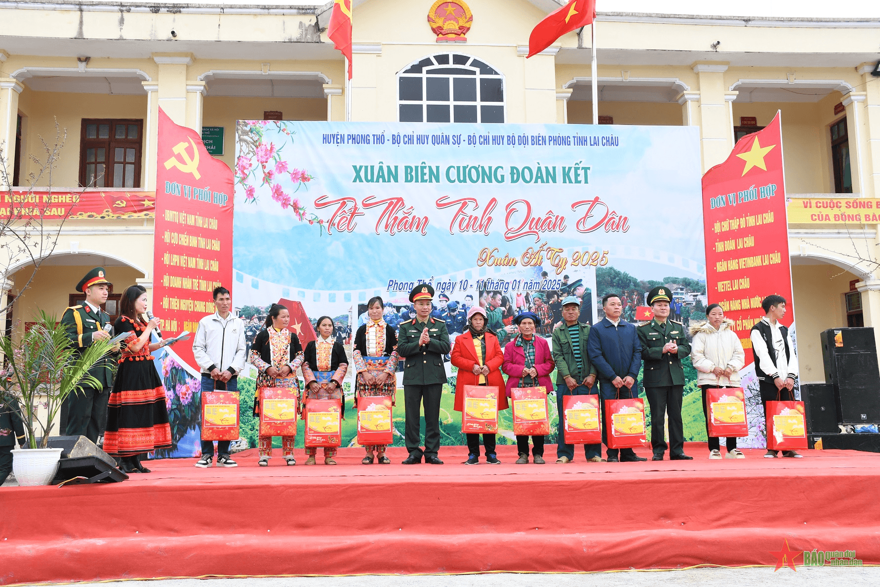 Tết thắm tình quân dân ở Vàng Ma Chải (Lai Châu)