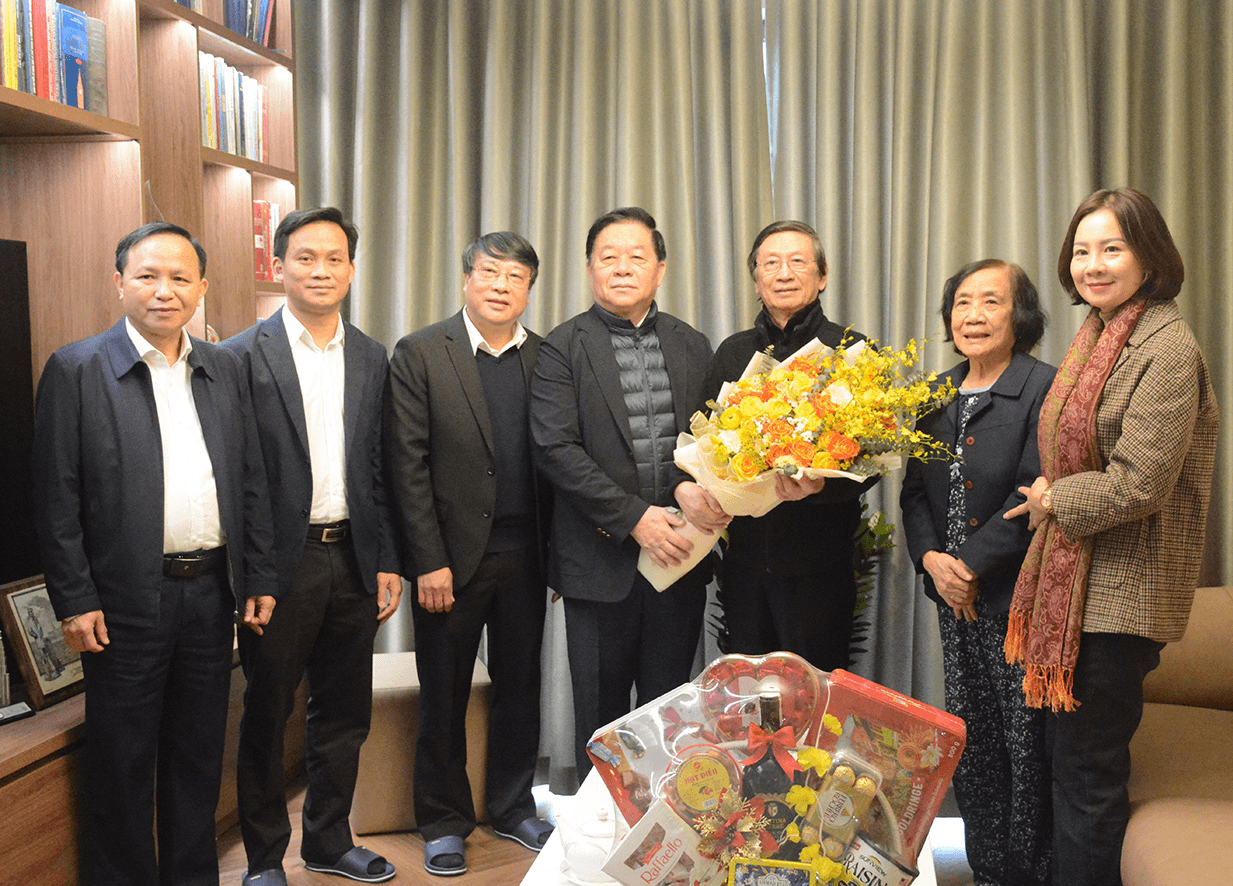 Trưởng ban Tuyên giáo Trung ương Nguyễn Trọng Nghĩa thăm, chúc Tết nhà khoa học, văn nghệ sĩ