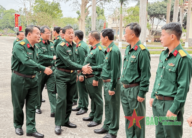 Trung tướng Trương Thiên Tô kiểm tra, chúc Tết tại tỉnh Đắk Lắk