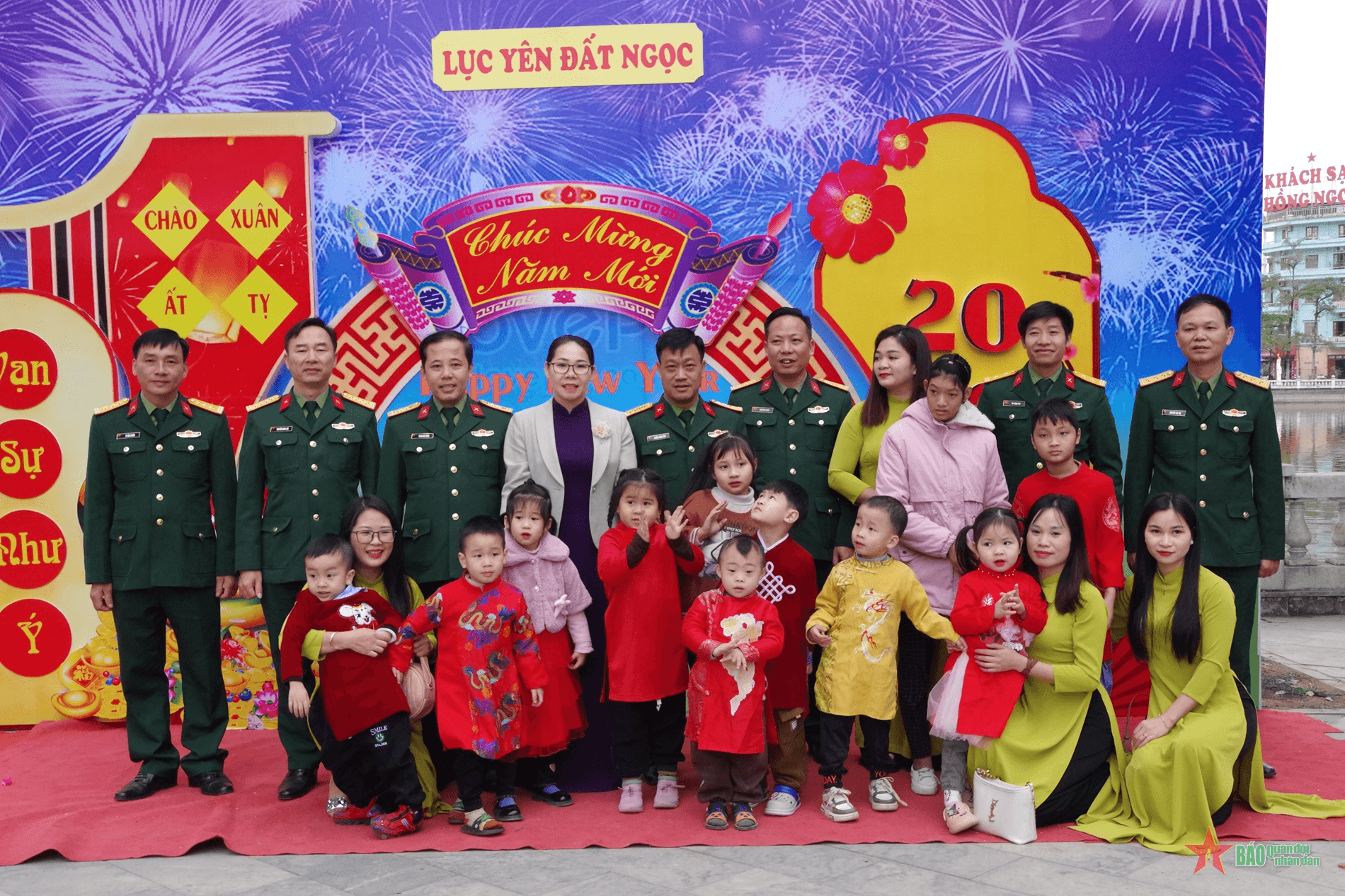 Yên Bái: Chương trình “Xuân đoàn kết - Tết thắm tình quân dân” tại Lục Yên