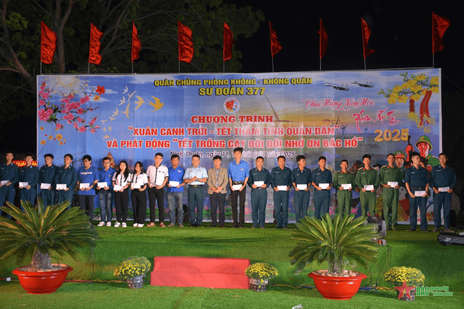 Giao lưu văn nghệ “Xuân canh trời - Tết thắm tình quân dân”