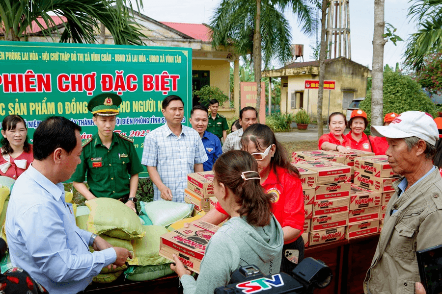 Những món quà Tết ấm tình quân dân khu vực biên giới biển Sóc Trăng