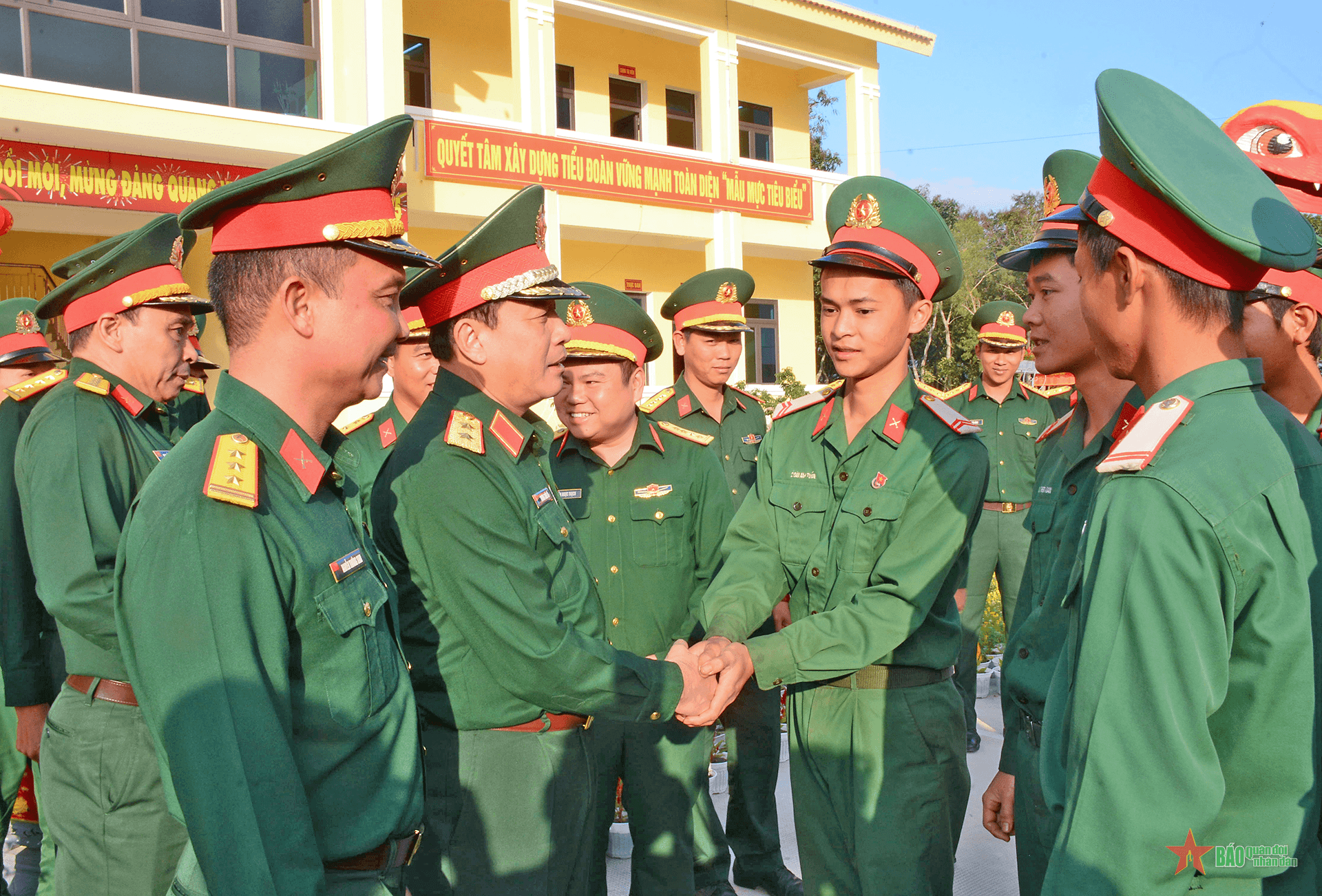 Trung tướng Trương Thiên Tô kiểm tra, chúc Tết các đơn vị Quân khu 5