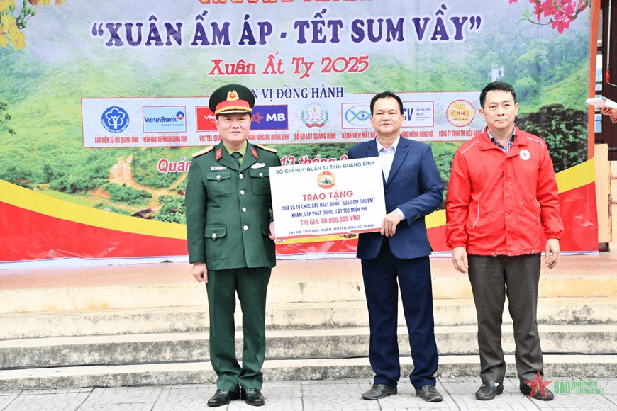 Quảng Bình: Mang Xuân ấm đến với đồng bào Trường Xuân