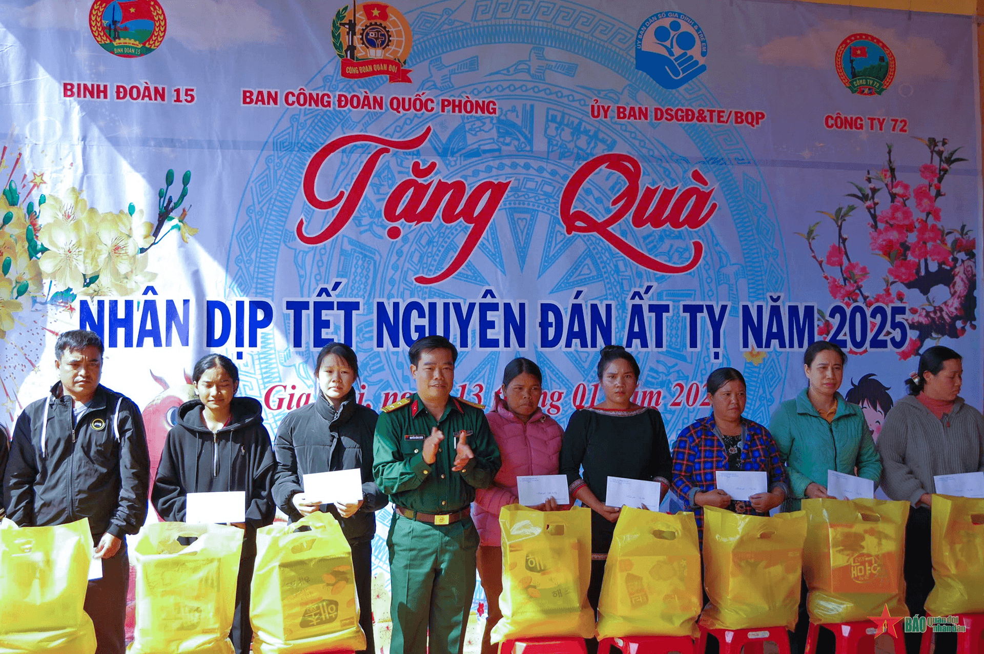 Những suất quà Tết ý nghĩa, kịp thời động viên người lao động ở vùng biên giới Gia Lai
