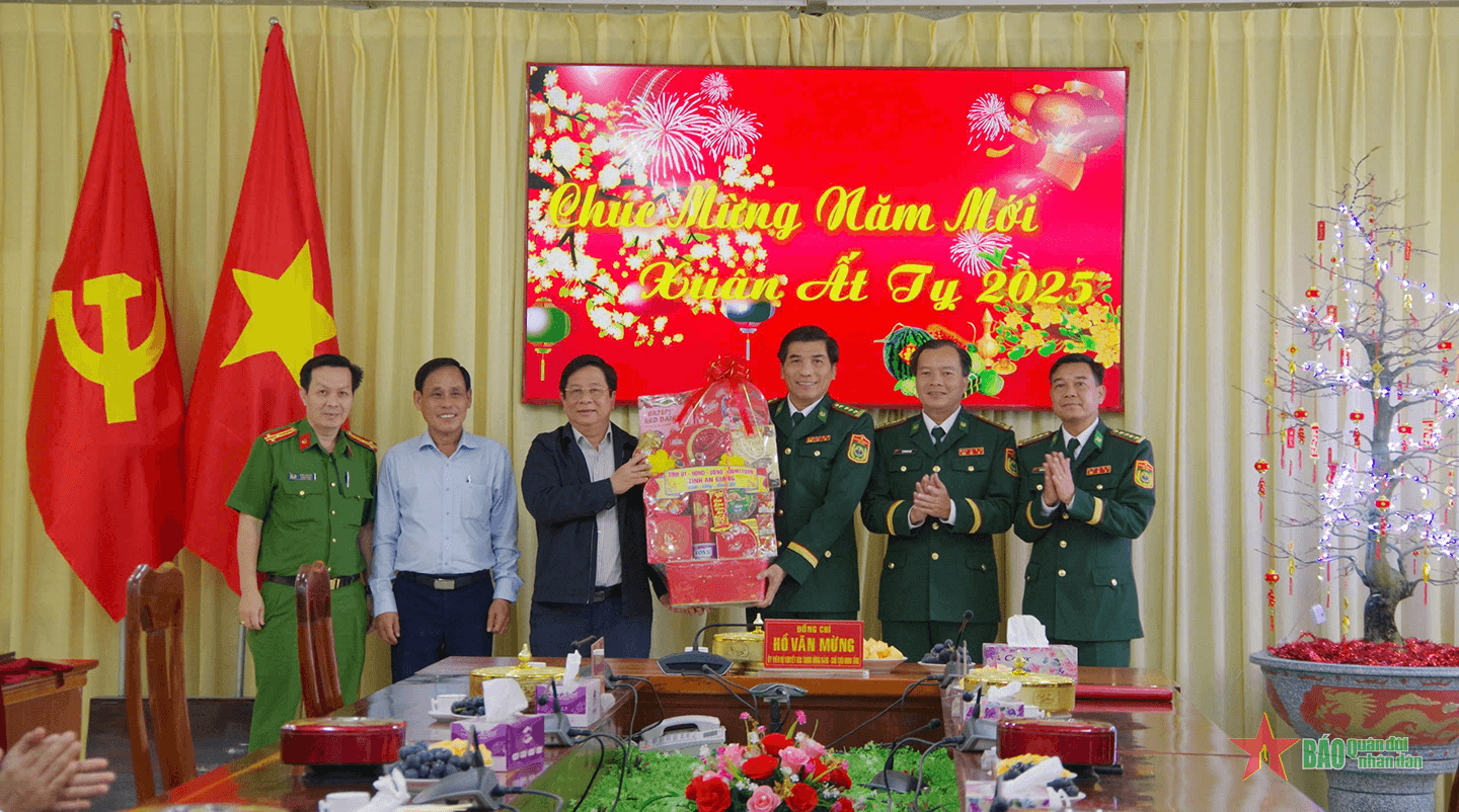 Lãnh đạo tỉnh An Giang thăm, chúc Tết lực lượng Bộ đội Biên phòng
