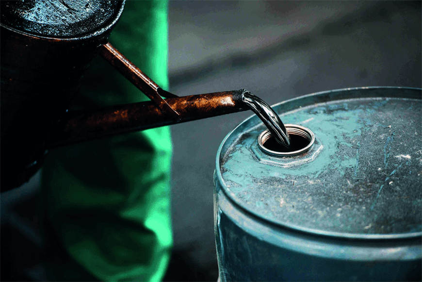 Giá xăng dầu hôm nay (15-1): Trượt dài