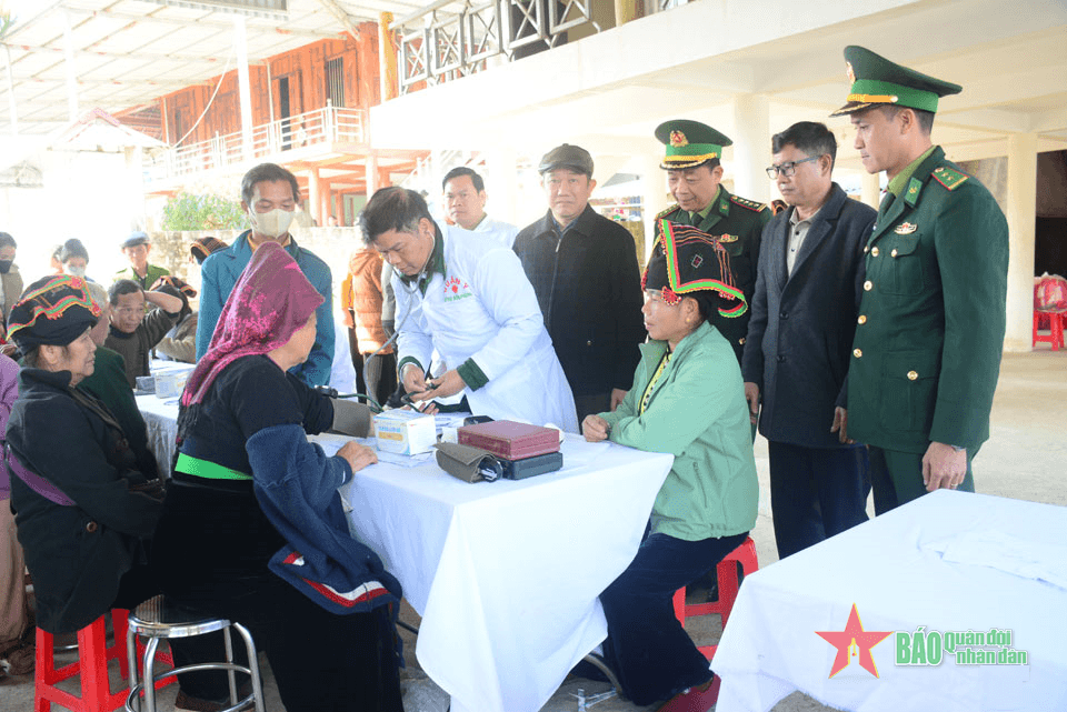 Điện Biên: Hơn 200 triệu đồng dành tặng người dân biên giới