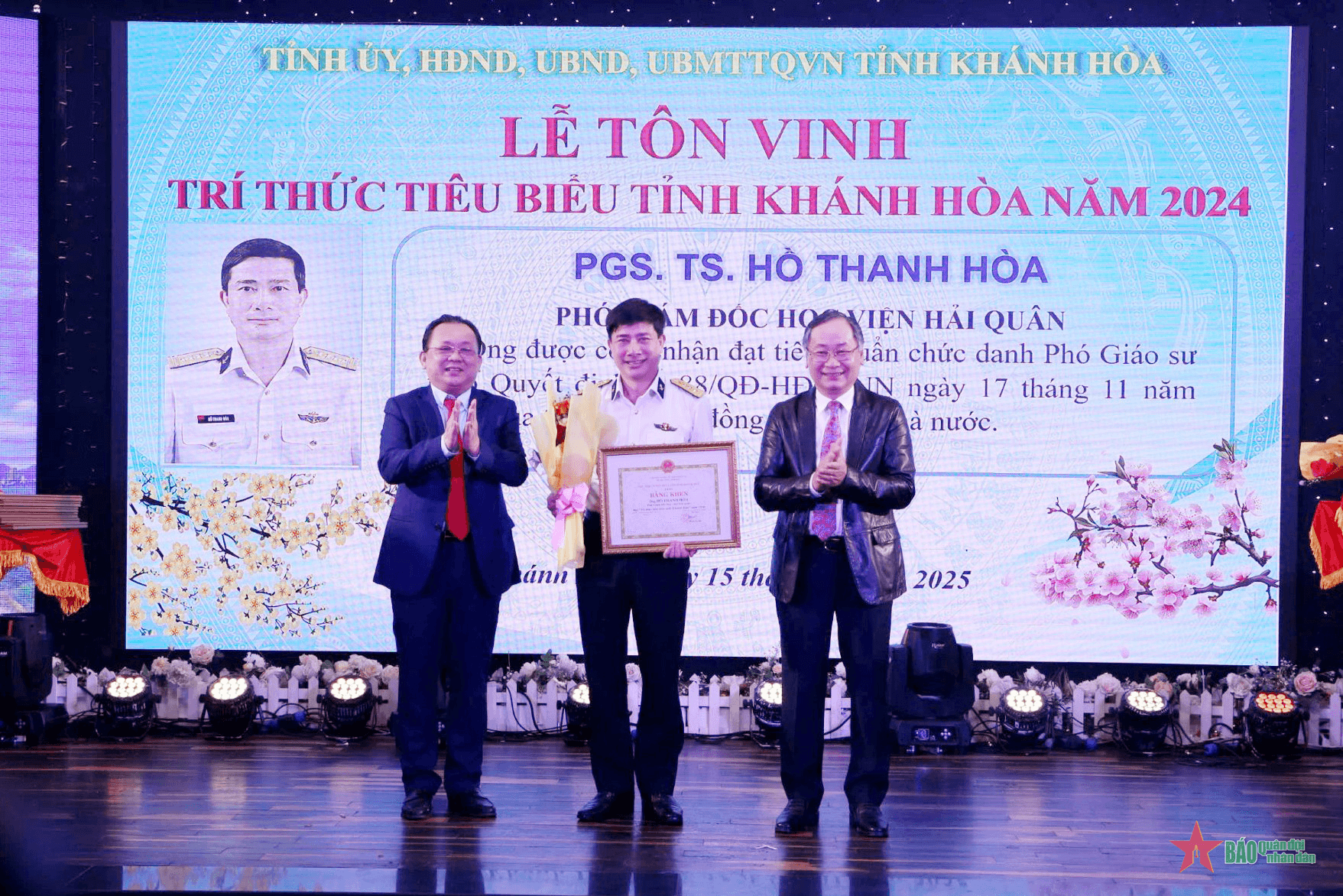 Nhiều cán bộ, giảng viên Quân đội được tôn vinh trí thức tiêu biểu tỉnh Khánh Hòa