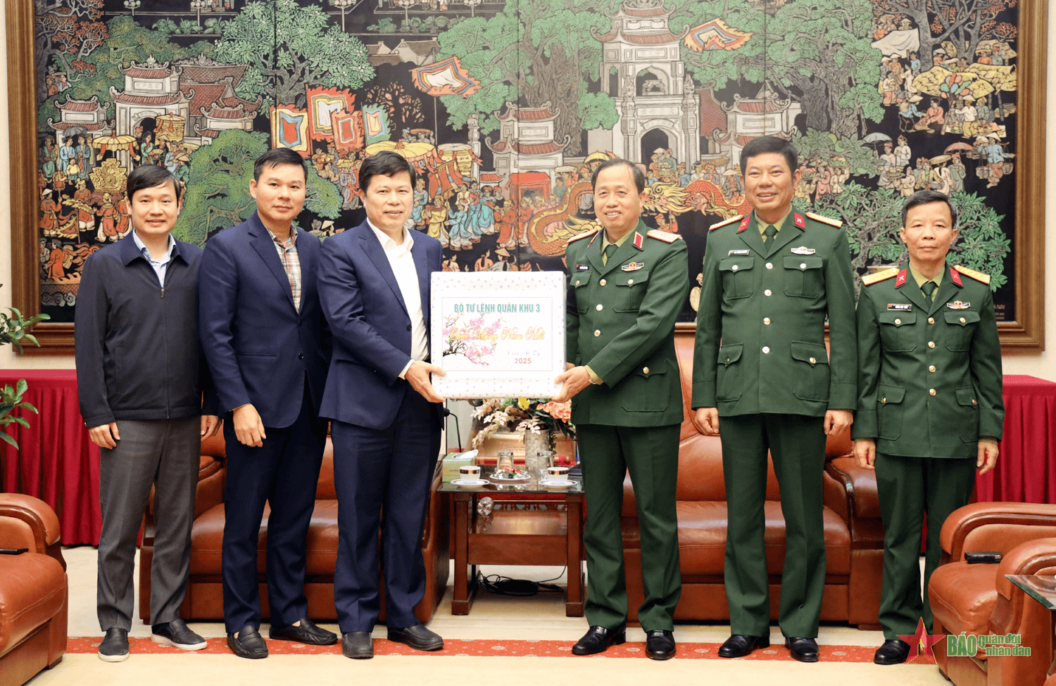 Bộ tư lệnh Quân khu 3 chúc Tết tại Hưng Yên