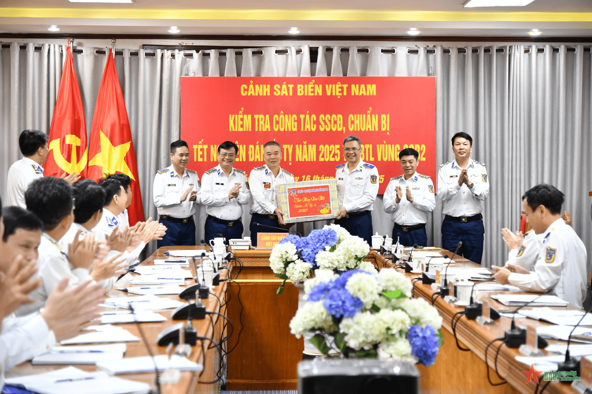 Tham mưu trưởng Cảnh sát biển Việt Nam kiểm tra, chúc Tết tại Vùng Cảnh sát biển 2