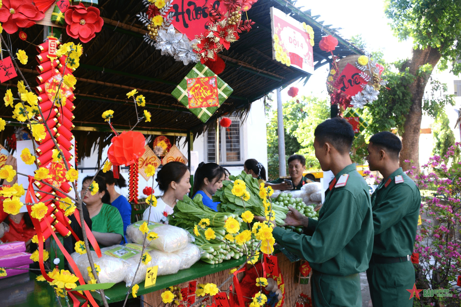 Rộn ràng vui xuân tại Trường Sĩ quan Kỹ thuật Quân sự