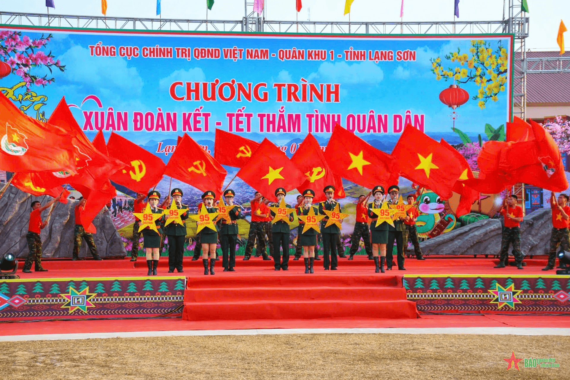 Xuân đoàn kết - Tết thắm tình quân dân