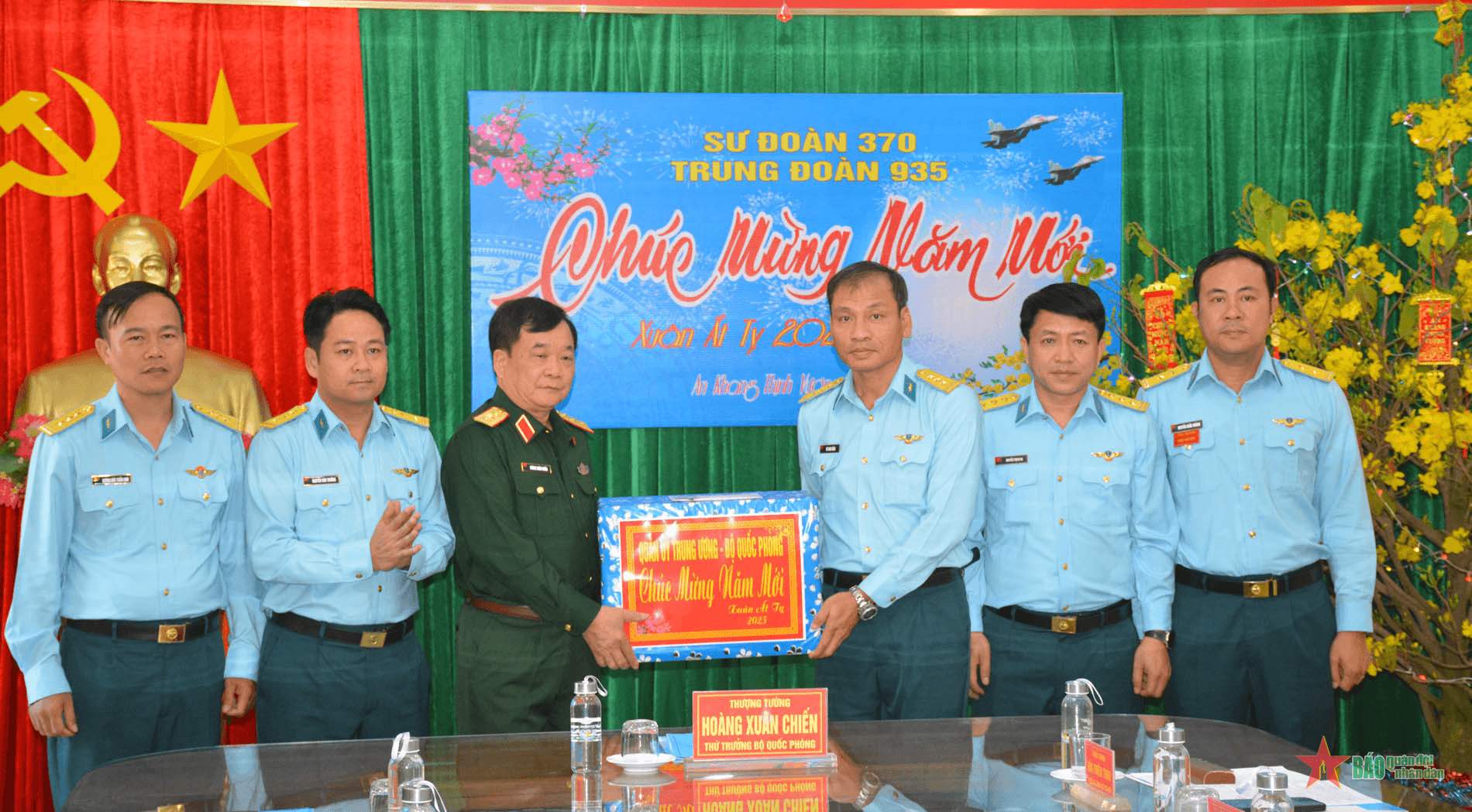 Thượng tướng Hoàng Xuân Chiến thăm, chúc Tết cán bộ, chiến sĩ Trung đoàn 935