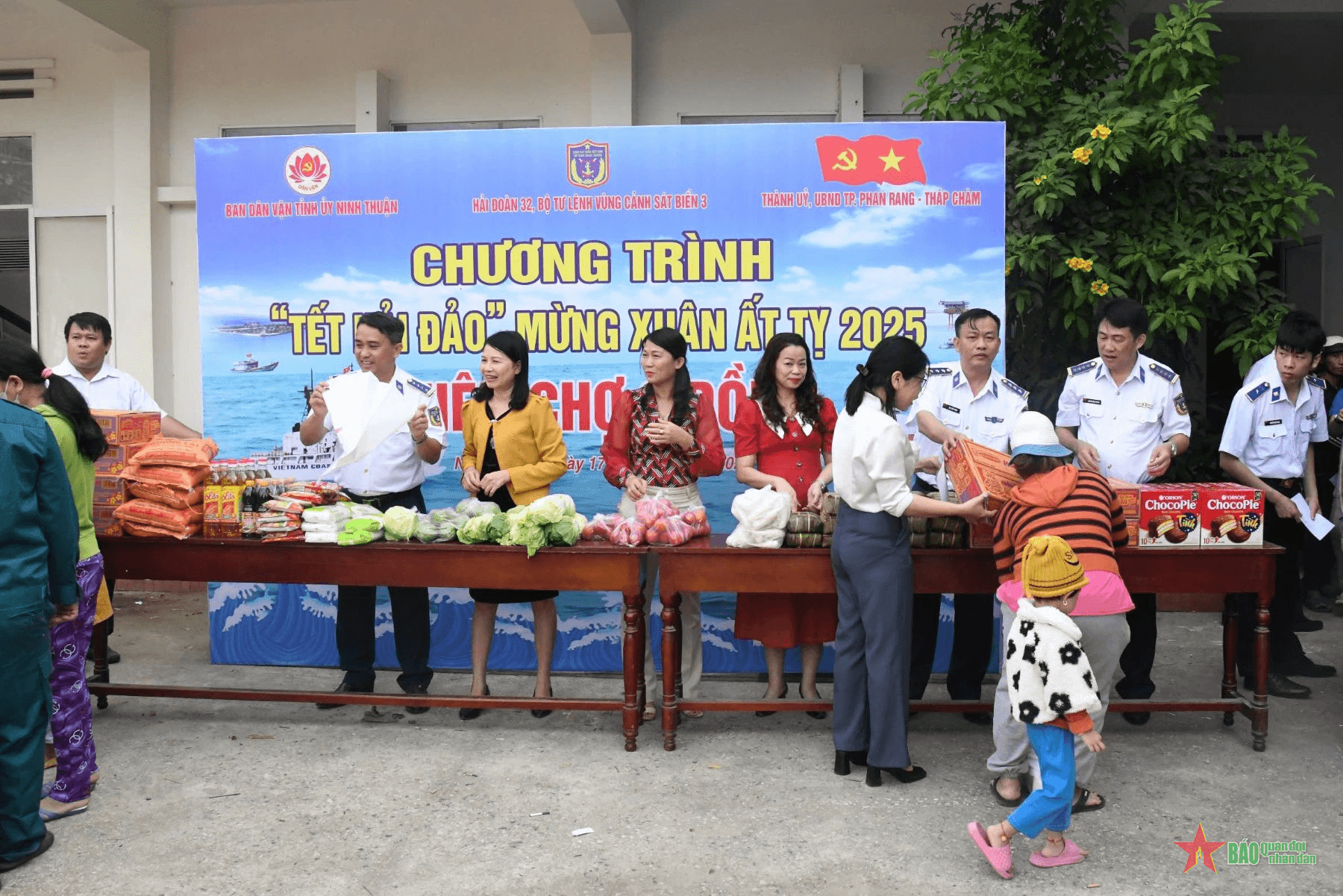 Hải đoàn 32 Cảnh sát biển tổ chức “Tết hải đảo” tại Ninh Thuận