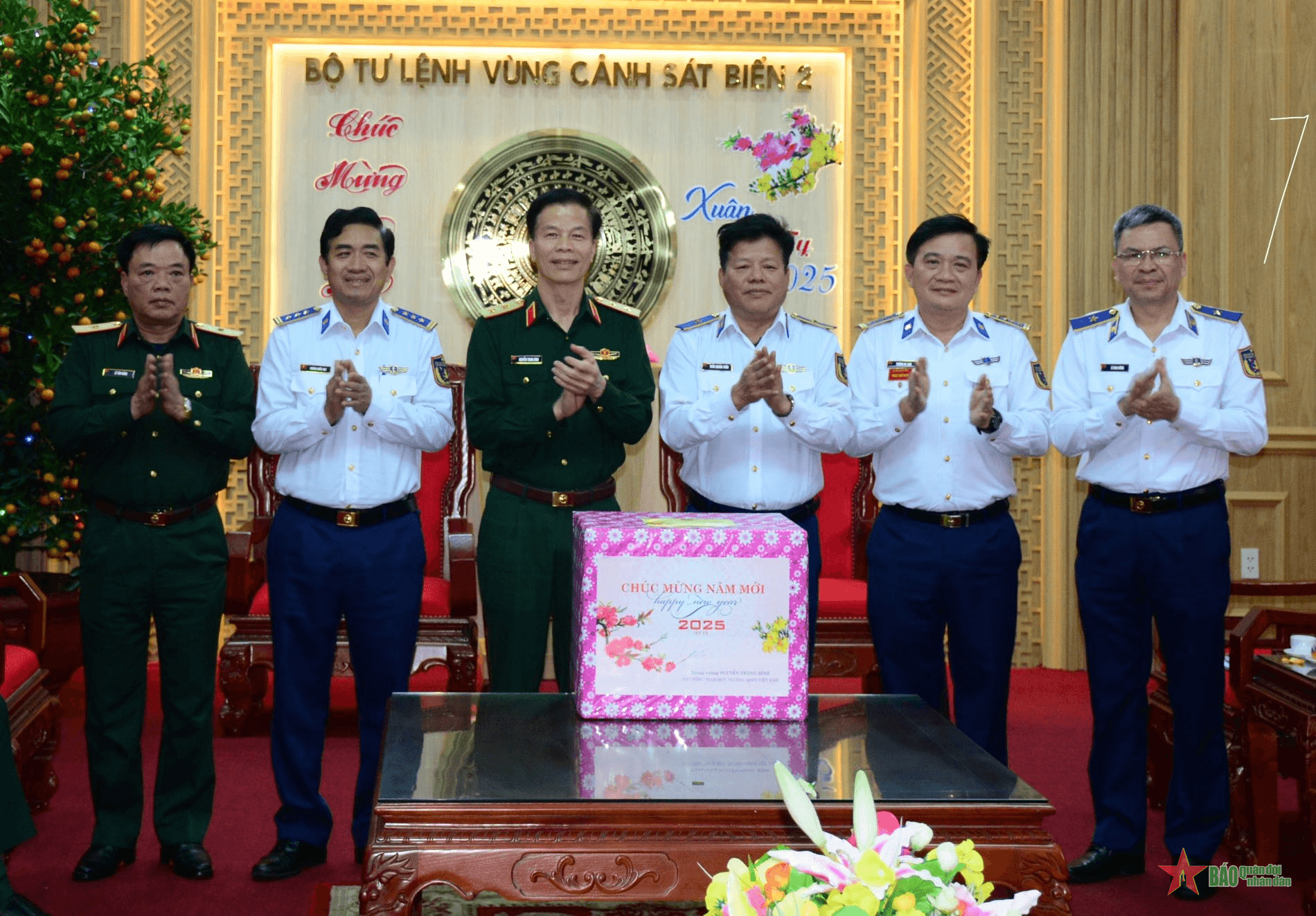 Trung tướng Nguyễn Trọng Bình kiểm tra, chúc Tết Bộ tư lệnh Vùng Cảnh sát biển 2