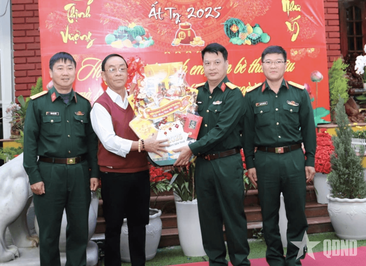 Tỉnh ủy Đắk Nông thăm tặng quà Tết các đồng chí nguyên Chỉ huy trưởng Bộ CHQS tỉnh