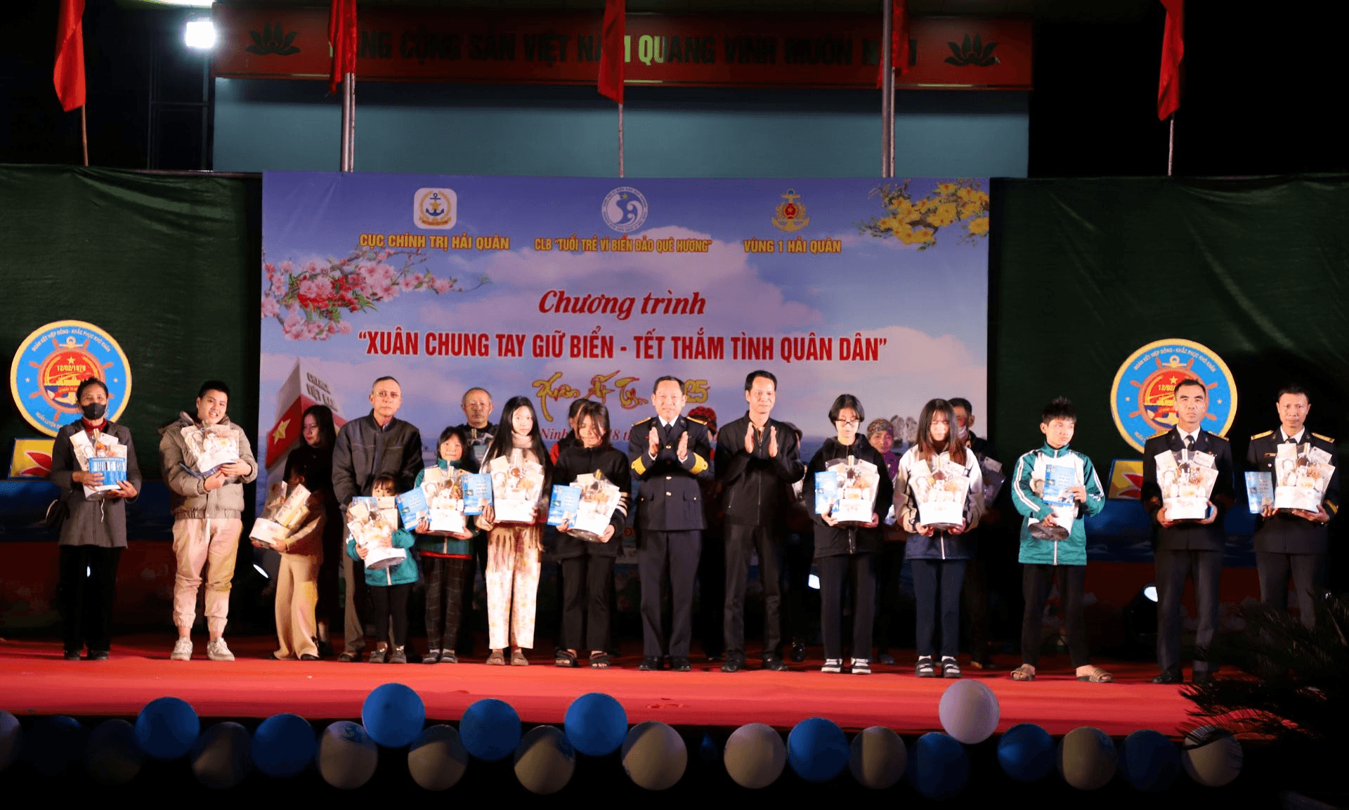 Quân chủng Hải quân: Ấm áp chương trình “Xuân chung tay giữ biển - Tết thắm tình quân dân”