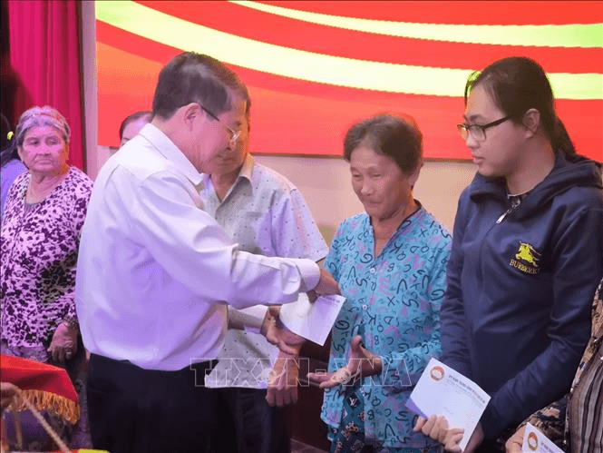 Phó chủ tịch Quốc hội Nguyễn Đức Hải, Trần Quang Phương thăm, chúc Tết tại Bến Tre, Đắk Lắk