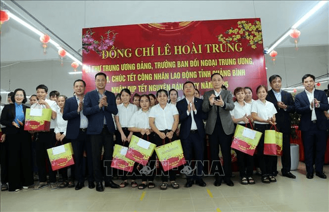 Đồng chí Lê Hoài Trung thăm, chúc Tết tại Quảng Bình