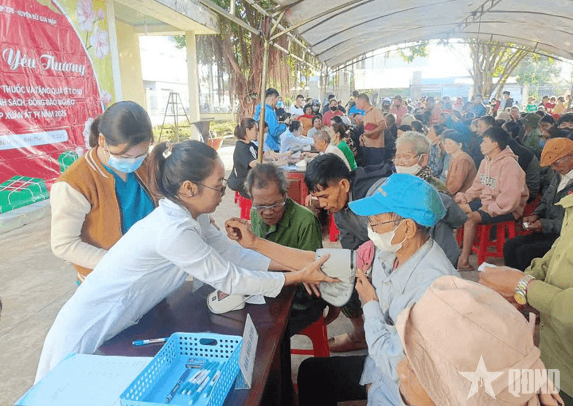 Ấm áp chương trình “Lan tỏa yêu thương” tại biên giới Bình Phước